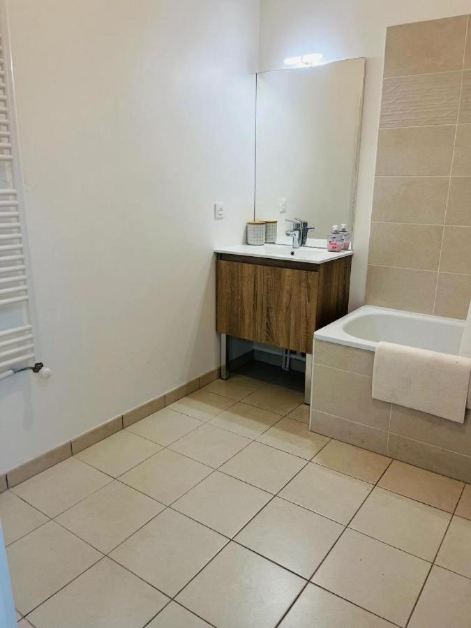 Spacieux Terrasse Metro Hopital 4pers Wifi Appartamento